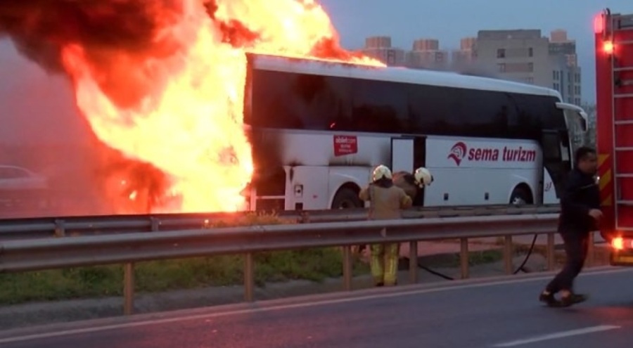 TEM Otoyolu'nda korkutan otobüs yangını