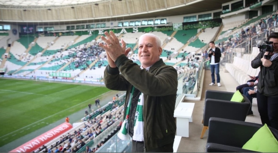 Bursa Büyükşehir Belediye Başkanı Bozbey,Bursaspor maçını tribünden izledi