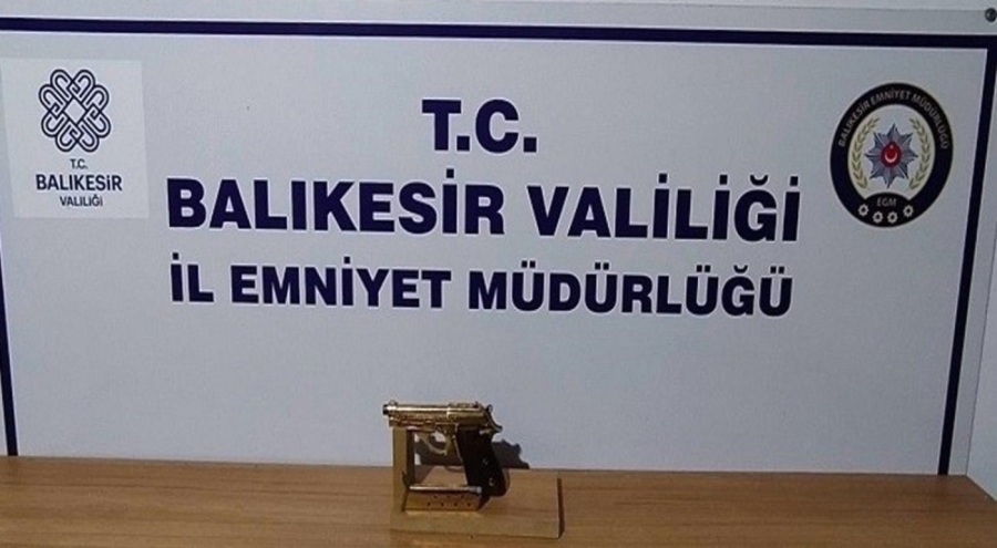 Kız meselesinden husumetlisini tabanca ile vurdu