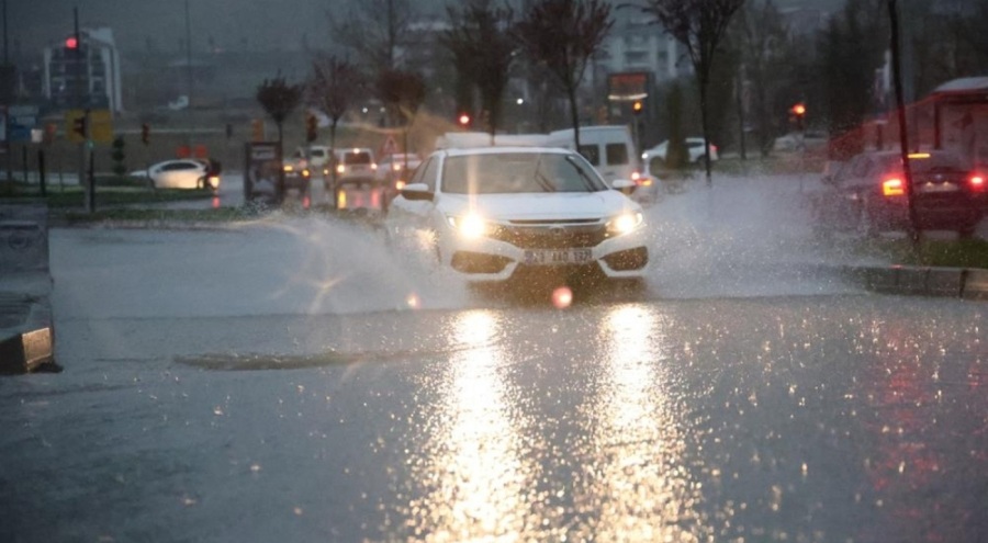Elazığ'da sağanak yağış etkili oldu