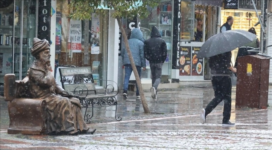 Edirne'de sağanak yağış etkili oluyor