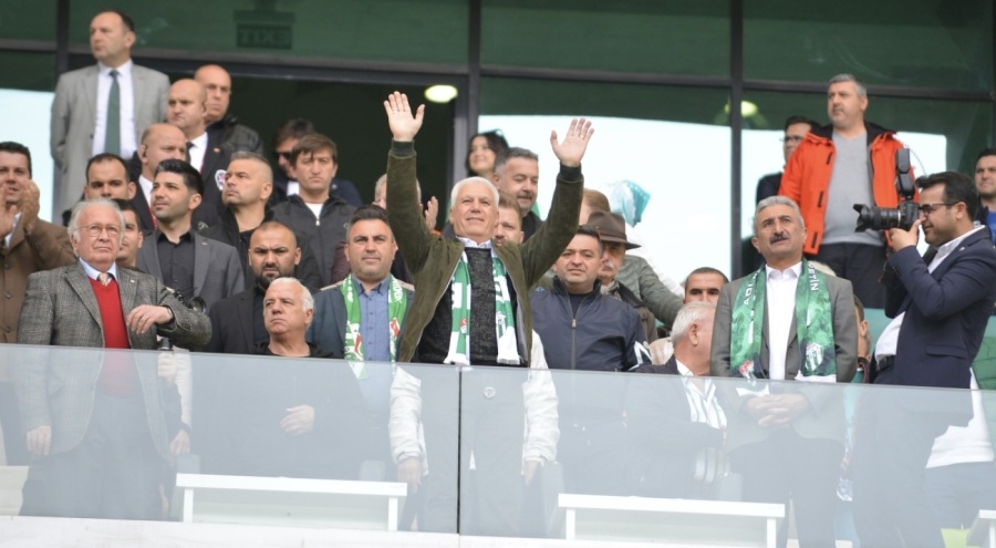 Bursa Büyükşehir Belediye Başkanı Bozbey: "Bursa, Bursaspor ile birlikte yükselecek"