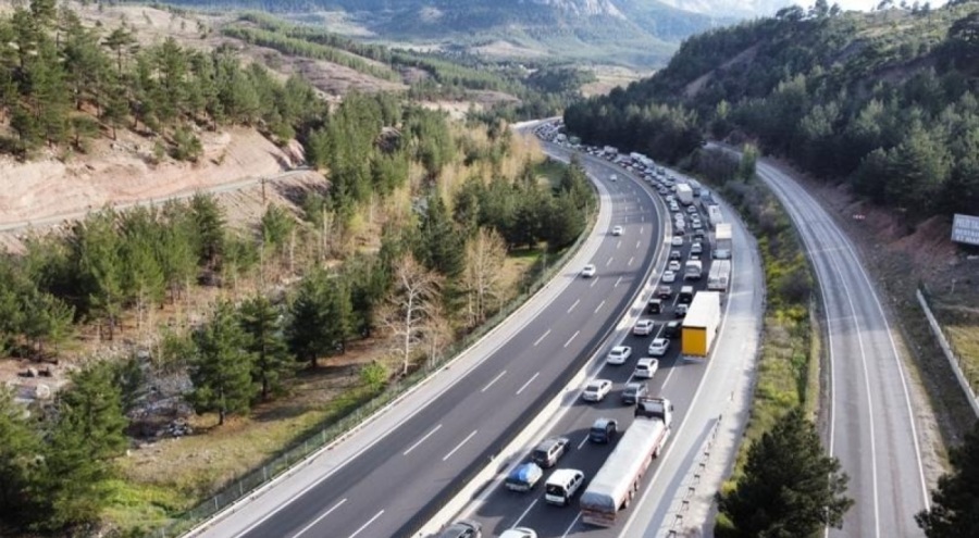 Adana-Pozantı-Ankara Otoyolu'nda bayram yoğunluğu