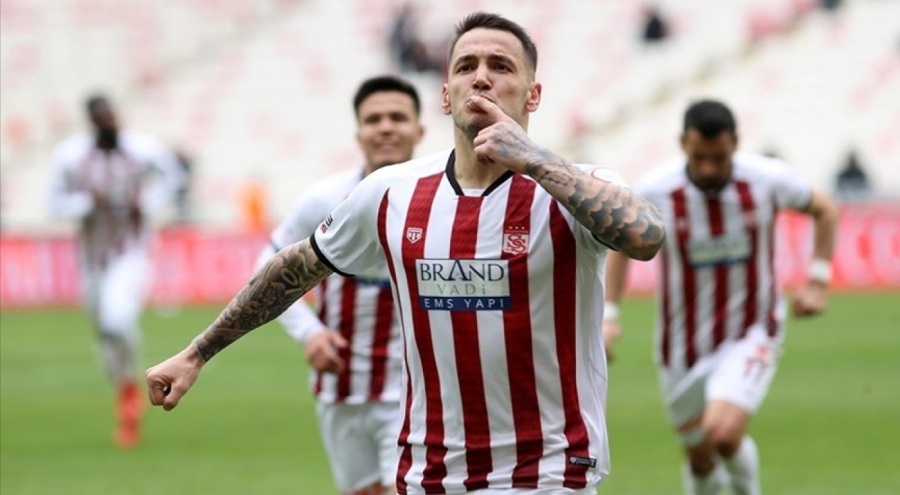 Sivassporlu Rey Manaj gol krallığı yarışında zirve takibini sürdürüyor