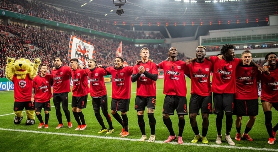 Bundesliga'da Bayer Leverkusen şampiyonluk için gün sayıyor