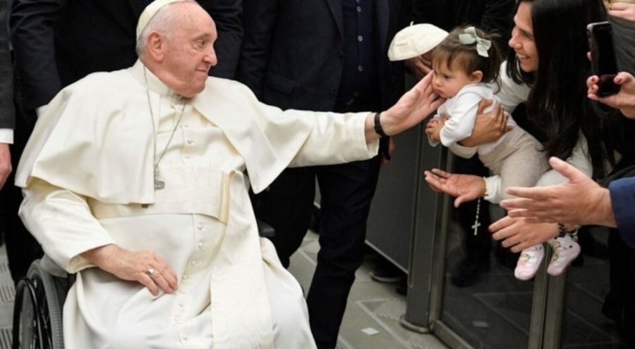 Vatikan: Taşıyıcı annelik evrensel suç olmalı