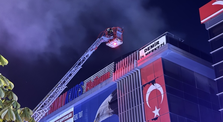 Bursa'da iş merkezinde yangın paniği