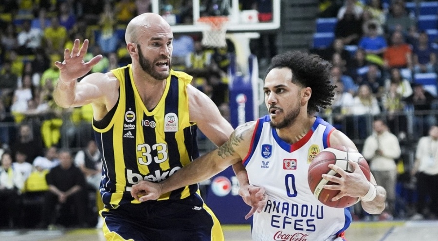 Anadolu Efes, Fenerbahçe Beko'yu mağlup etti