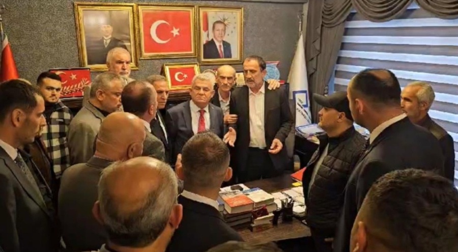 Düzce'de devir teslim töreninde gerginlik yaşandı