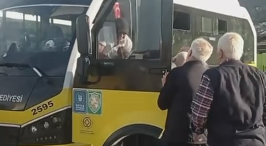 Bursa'da minibüsçülerin yumruklu kavgası kamerada!