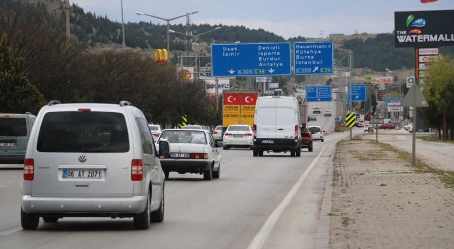 Afyonkarahisar'daki yollarda bayram yoğunluğu