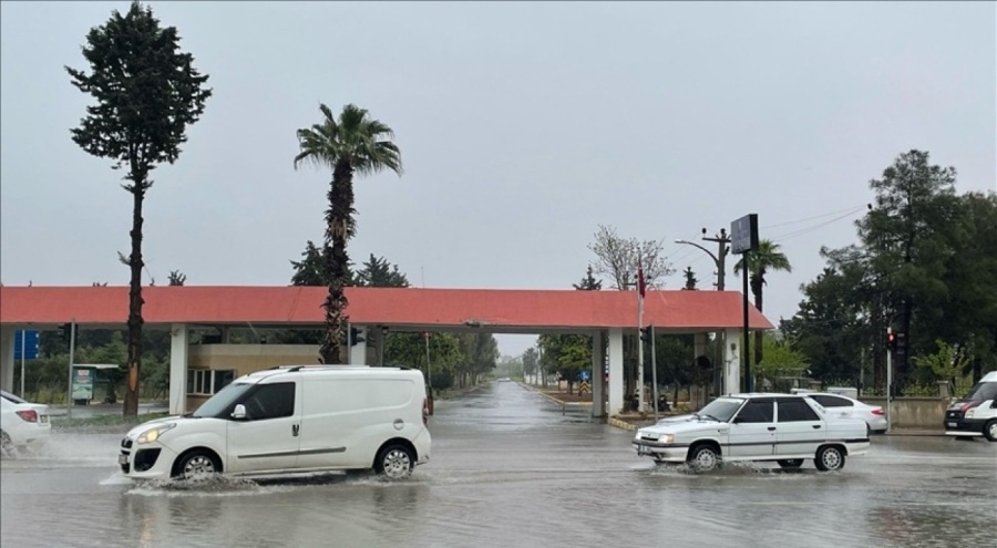 Şanlıurfa'da sağanak yağış etkili oldu