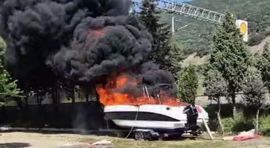 45 bin dolar değerindeki tekne alevlere teslim oldu