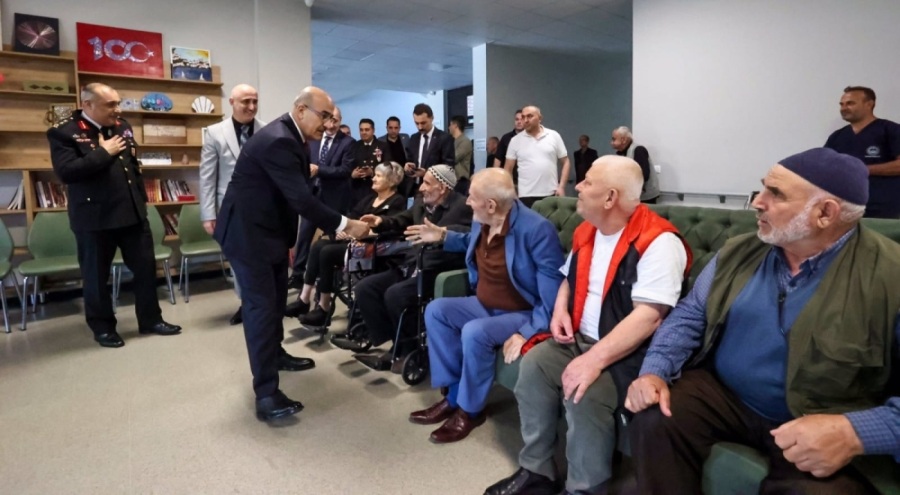 Bursa Valisi Demirtaş, çocuk ve yaşlılarla buluştu