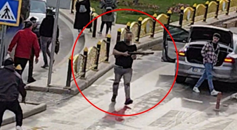 Trafikte kavga eden sürücü pompalı tüfekle dehşet saçtı