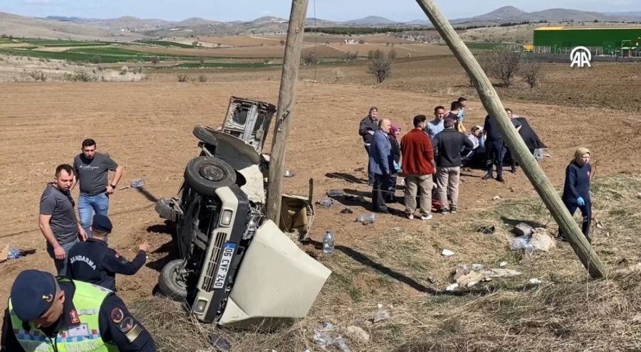 Ankara'da otomobil devrildi: Aynı aileden 6 kişi yaralandı