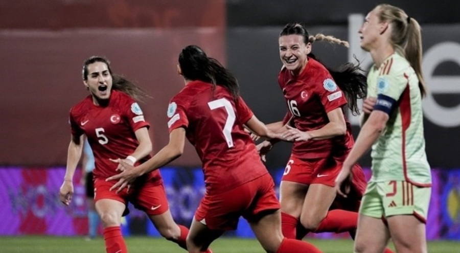 A Milli Kadın Futbol Takımı, geriden gelip kazandı!