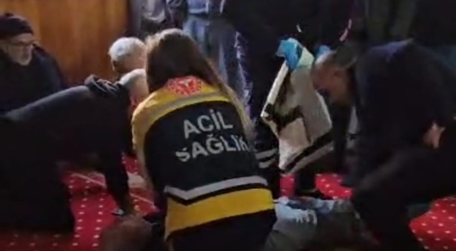 Bursa'da bayram namazında fenalaşıp hayatını kaybetti