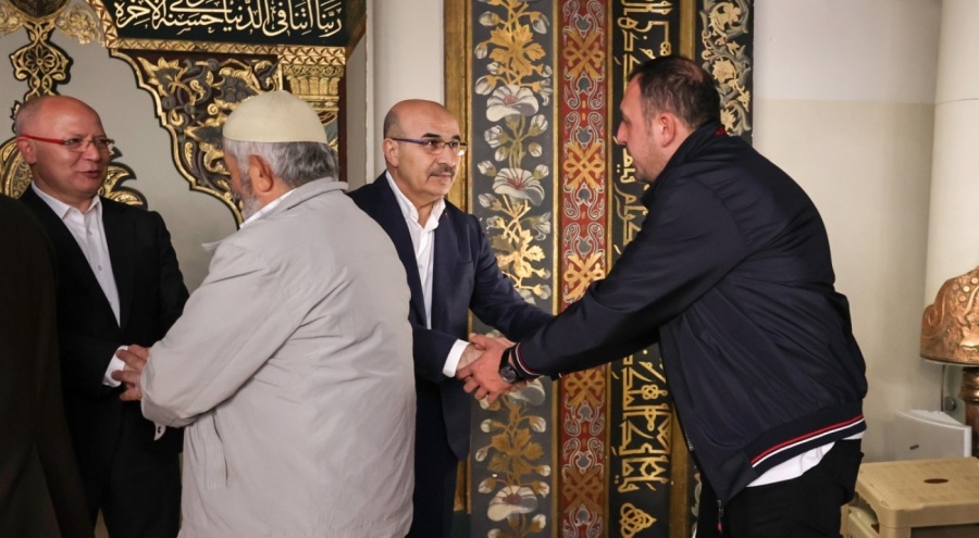 Vali Mahmut Demirtaş, Bursalılarla bayramlaştı