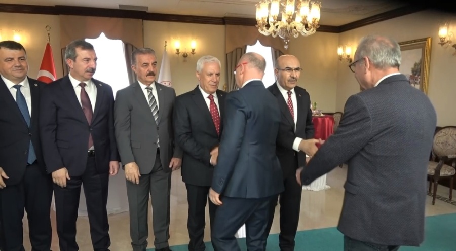Bursa protokolü valilik binasında bayramlaştı