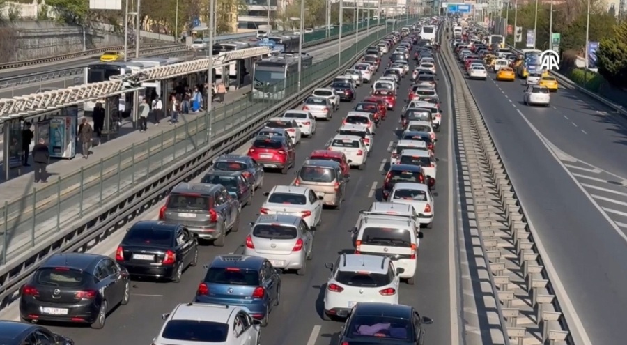 Dışarı çıkacaklar dikkat! Yoğunluk yüzde 62, trafik durma noktasına geldi