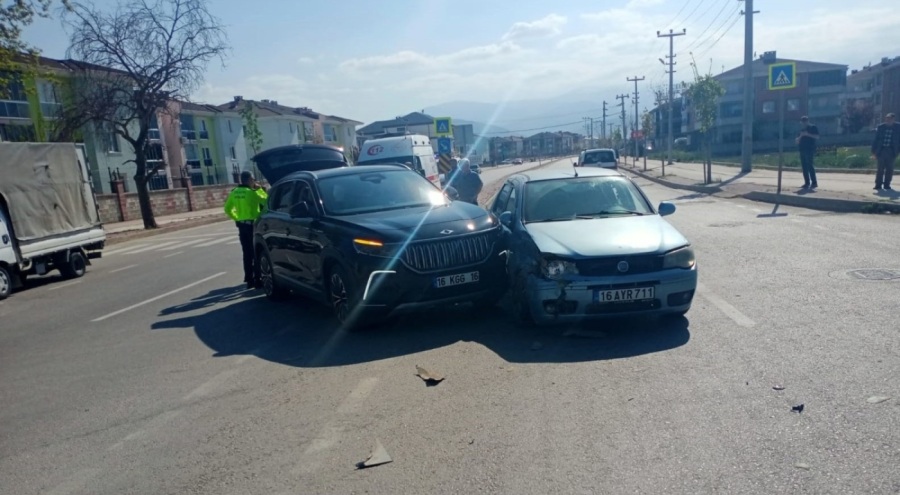 Bursa'da otomobil ile cip çarpıştı! Çok sayıda yaralı