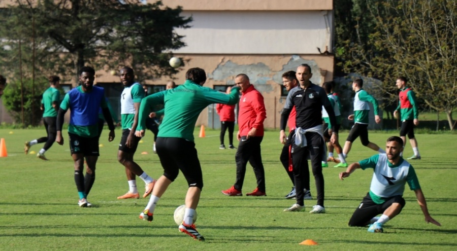 Sakaryaspor'da, Erzurumspor FK mesaisi sürüyor