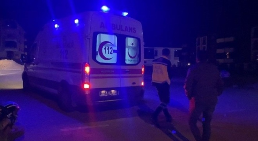 Motosiklet ticari taksi ile çarpıştı