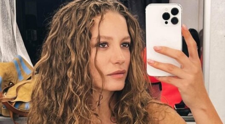 Serenay Sarıkaya GQ gecesinde tarzıyla gündem oldu!
