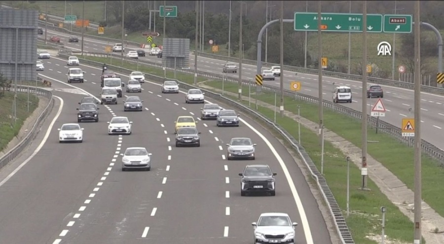 Yollarda tatil dönüşü hareketliliği başladı