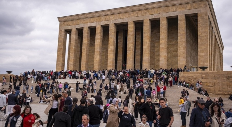 Bayramda Anıtkabir'e ziyaretçi akını!