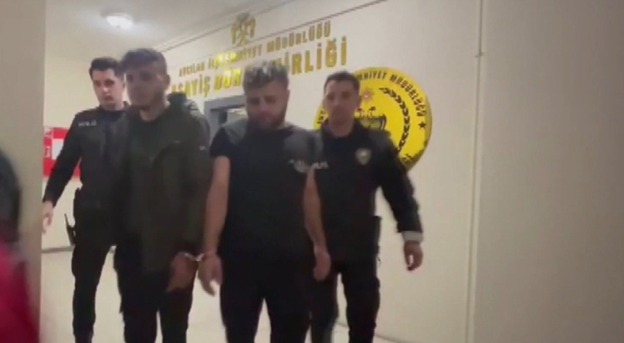 Evine girdikleri kişiyi bağlayıp, para ve köpeğini çaldılar