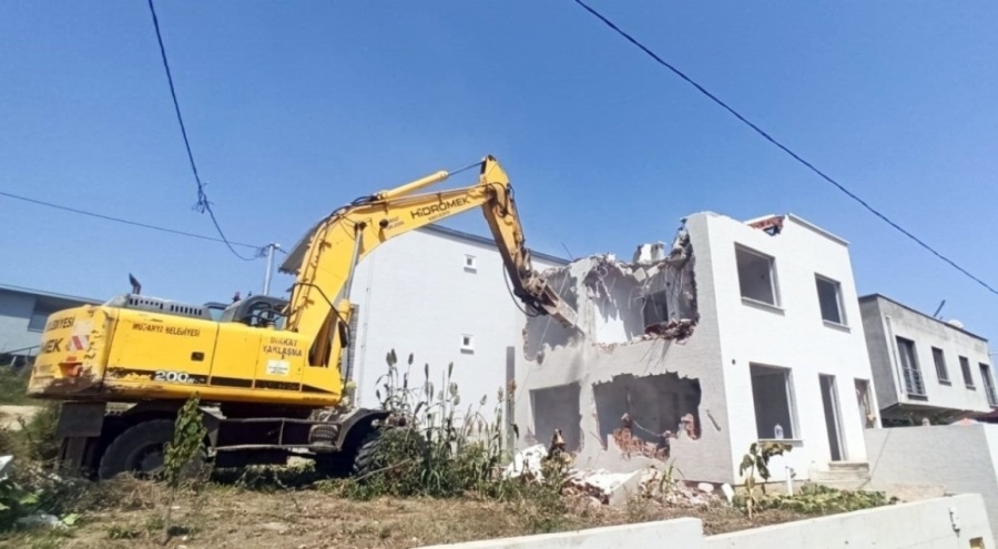 Bursa Mudanya 5 yılda 40 kaçak yapı yıkıldı