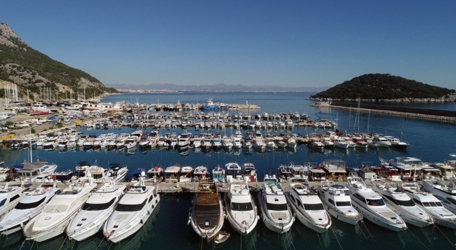 Antalya'da 'istilacı' tekne isyanı: İşleyişimiz durmak üzere