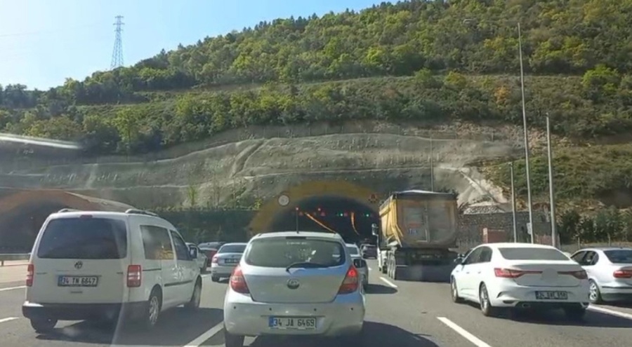 Kuzey Marmara Otoyolu'ndaki kaza trafiği felç etti