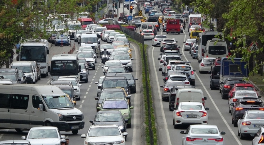 Karadeniz Sahil Yolu'nda trafik yoğunluğu oluştu