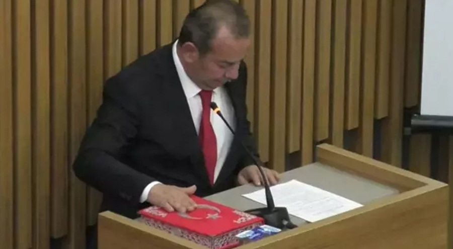 Tanju Özcan Kuran'a el basarak ikinci dönemine başladı