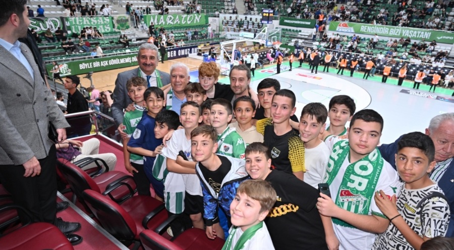 Bursaspor taraftarından Başkan Bozbey'e yoğun ilgi