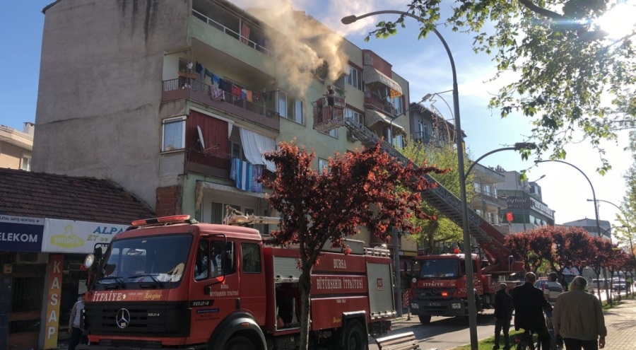 Bursa'da apartmanda yangın