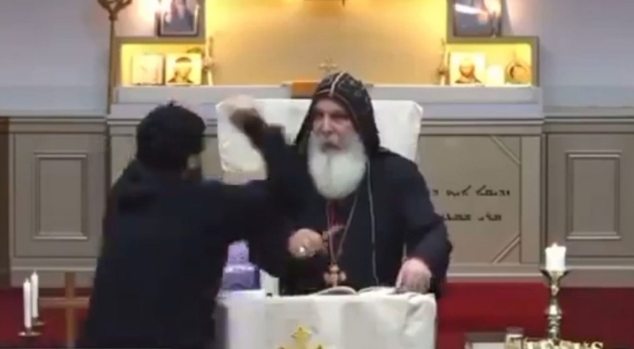 Sidney rahibi Mar Mari Emmanuel, canlı vaaz sırasında defalarca bıçaklandı