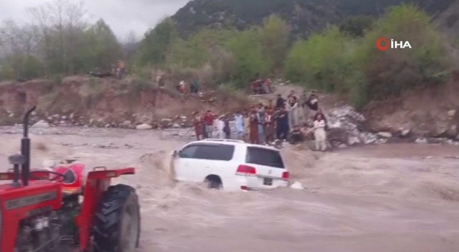 Pakistan'da sel ve yıldırım felaketi!