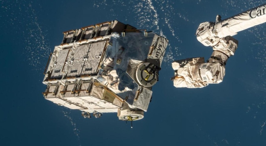 NASA, evin çatısına düşen nesnenin ISS'ten düştüğünü doğruladı
