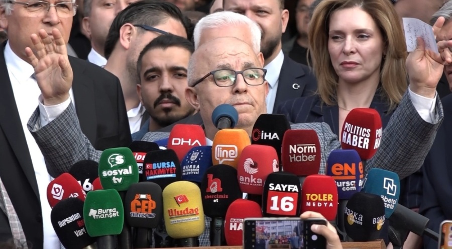 Bursa İl Seçim Kurulu Müdürü, aynı alkışı AK Partili belediye başkanı için de istemiş