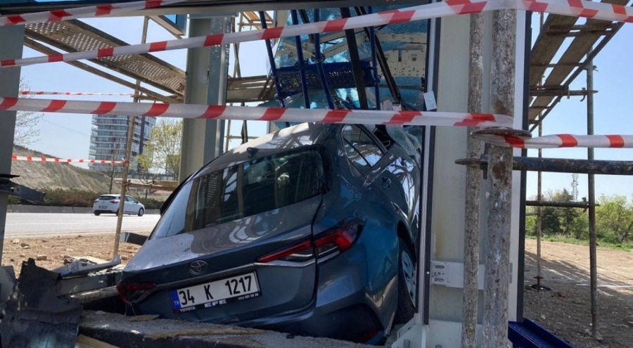 Başkentte direksiyon başında uyuyakalan sürücü dehşet saçtı!