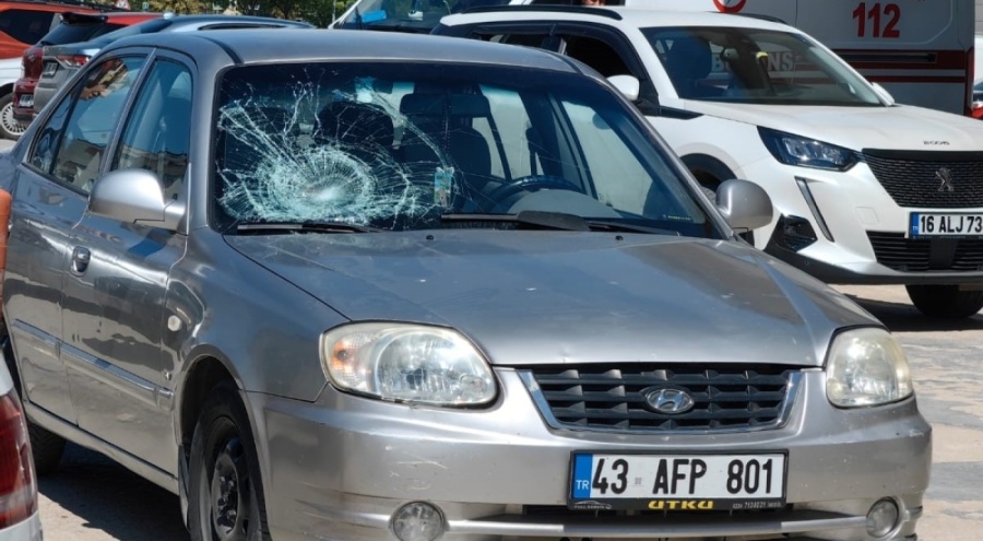 Bursa'da bisikletli kıza otomobilin çarptı!