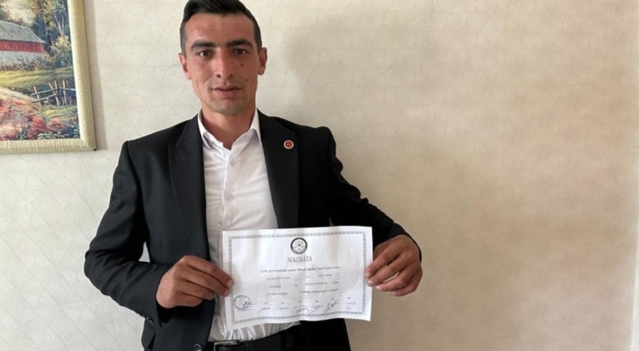 22 yaşındaki muhtar göreve başladı