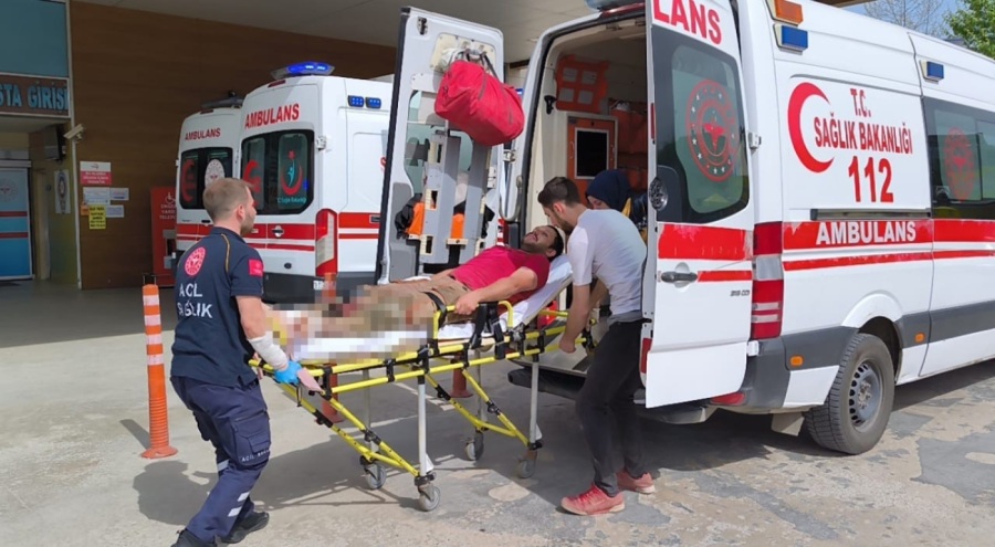 Bursa'da odun keserken kendini yaraladı