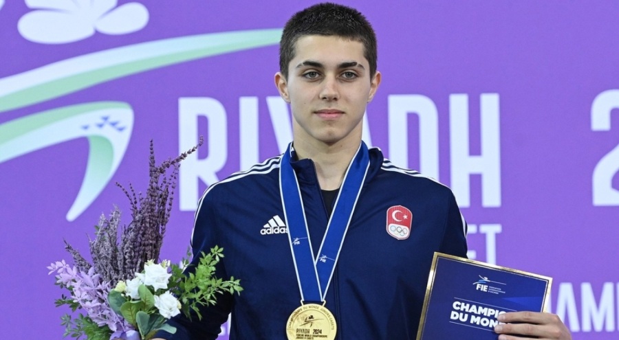 Eskrimci Doruk Erolçevik dünya şampiyonu oldu