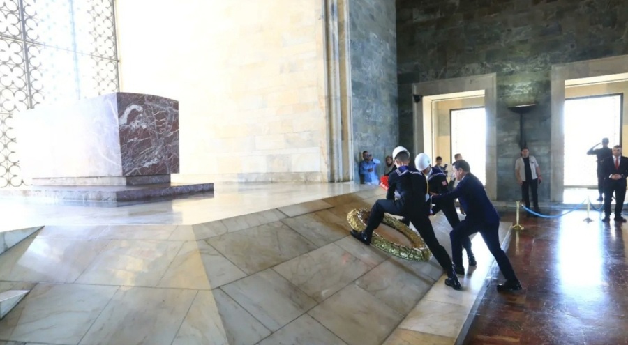 Muğla Büyükşehir Belediye Başkanı Aras ve 11 ilçe belediye başkanı Anıtkabir'de