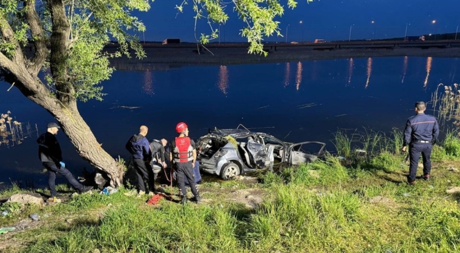 Göle düşen aracın sürücüsü hayatını kaybetti